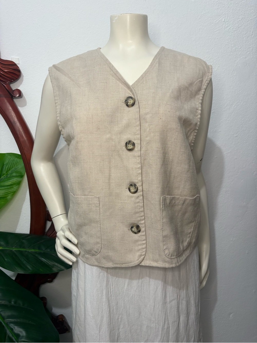 Women’s Beige Vintage Avon Button Front Lightweight Layering Vest